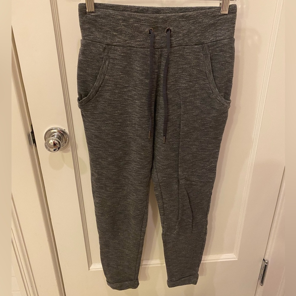 Athleta grey marled sweatpants with cuff
